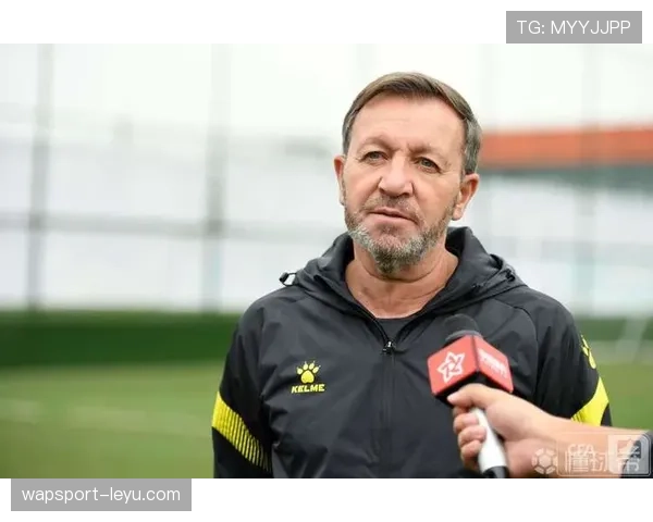 从低谷到巅峰!卡洛斯教练的逆袭之路:个性化训练如何改写足球教练职业认知?